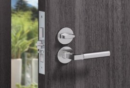 Как выбрать дверную ручку: виды и особенности